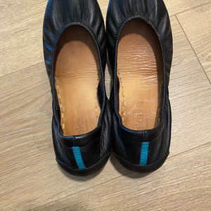 Tieks size 8 shoes in black and blue